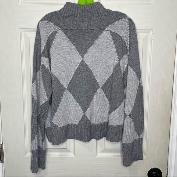 Derek Lam
Tonal Grey Diamond Knit Sweater Sz L - Picture 2 of 6